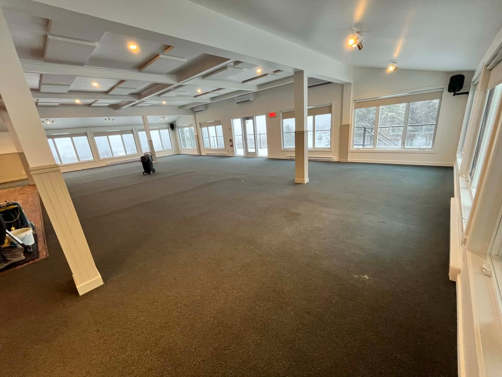 Avant — Tapis — grande salle de réception
